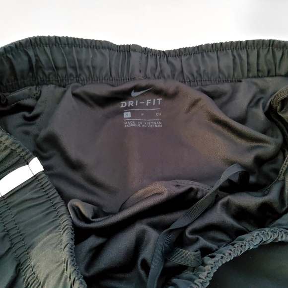 (NEW) Nike Womens Dri-Fit Running Shorts Black & White Mesh Sides Liner Size XS - Picture 4 of 7